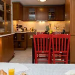 Of Byron Πανσιόν 4*