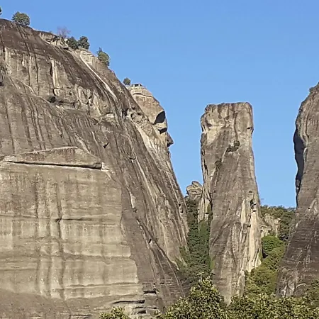 Of Byron Πανσιόν Καστράκι
