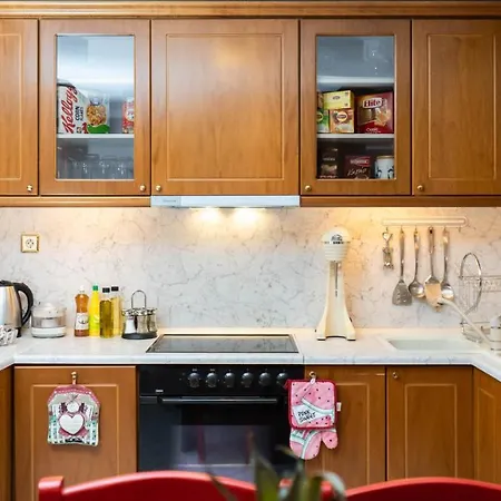 Of Byron בית הארחה קסטרקיון