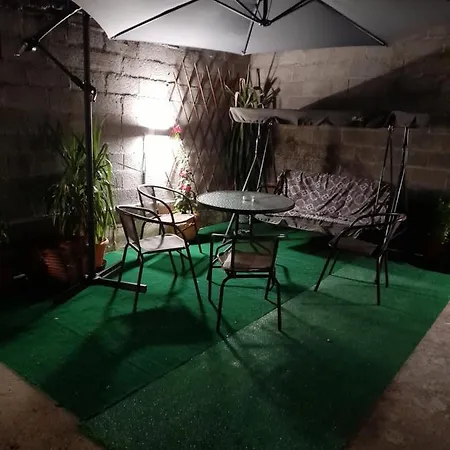 Of Byron Πανσιόν Καστράκι