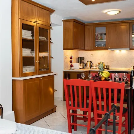 Of Byron 4* קסטרקיון