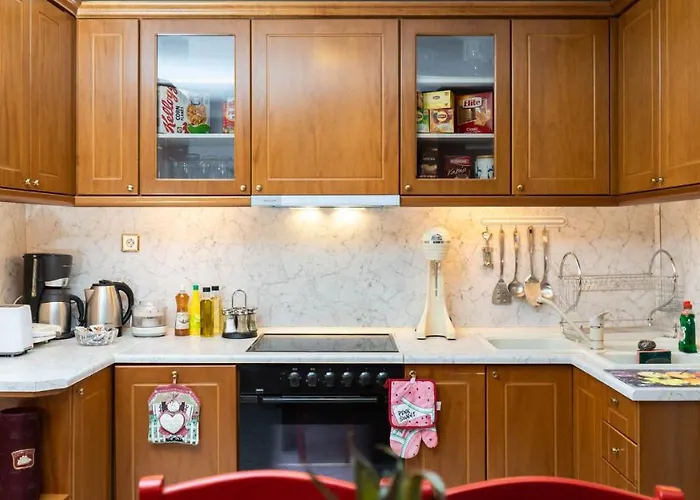 Of Byron Πανσιόν Καστράκι