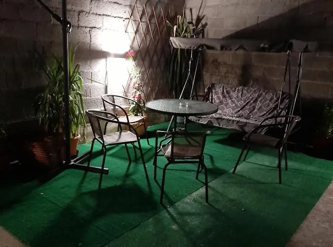 Of Byron Πανσιόν Καστράκι