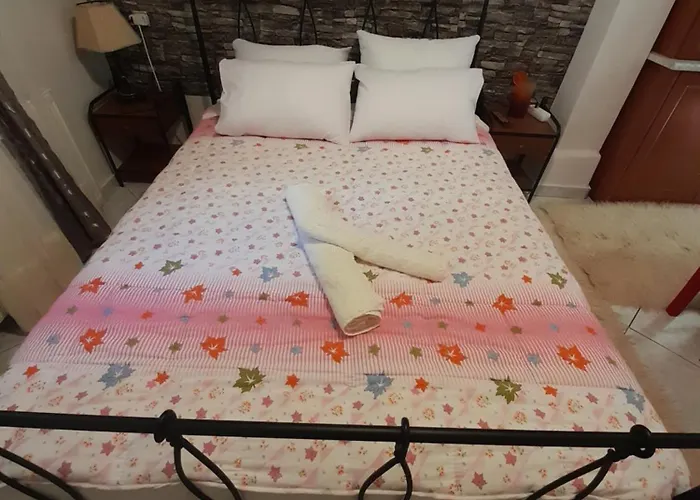 Of Byron Πανσιόν 4*